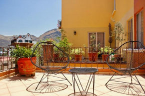 Colorful family condo with terrace and free parking